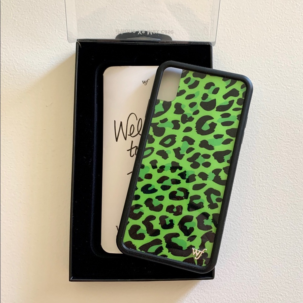 Green Neon Leopard Wildflower Case